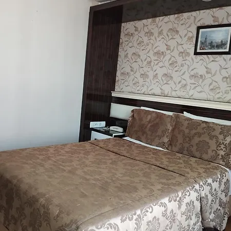 Esen Hotell *